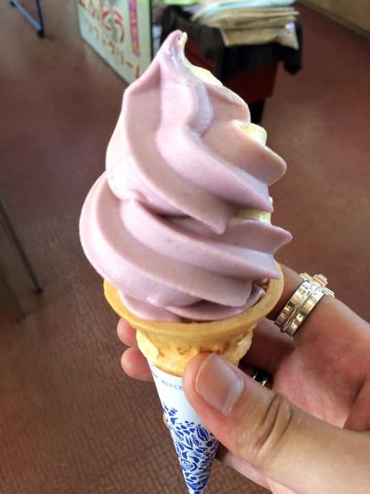 暑かったので定番のアイスクリーム購入。うまし。